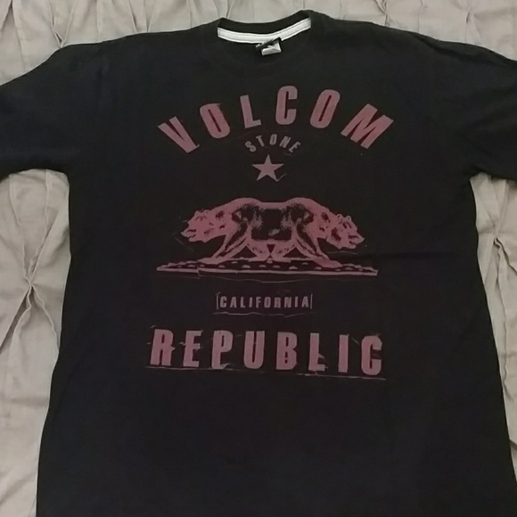 Volcom Other - Volcom boys Sz XL black graphic t shirt Volcom Other - Volcom boys Sz XL black graphic t shirt